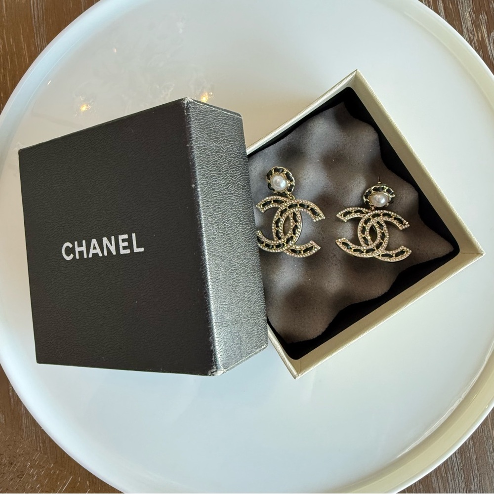 Chanel CC Logos Round Leather Dangle Pearl Earrings Gold Tone Authentic with Box - Picture 9 of 10